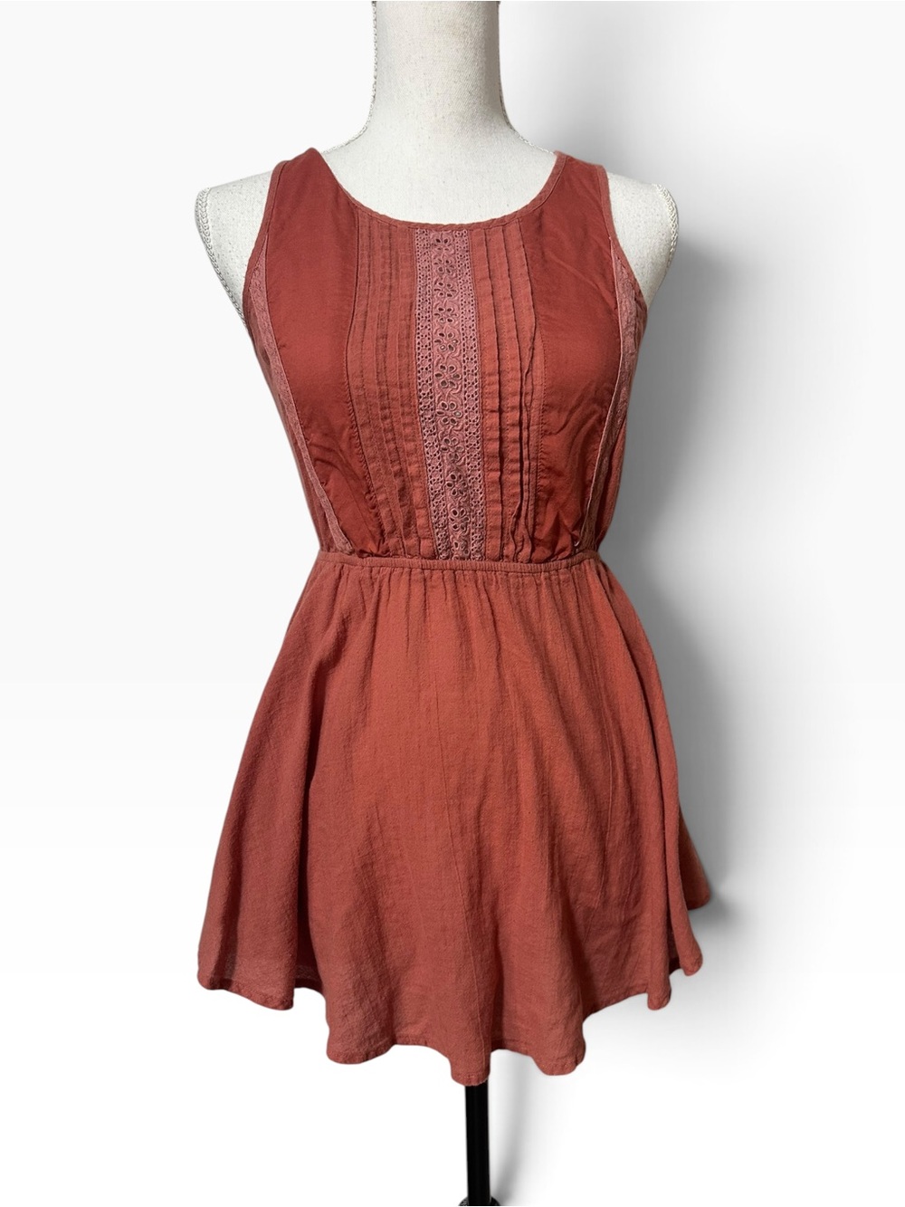 Rust Red Lace-Panel Sleeveless Dress